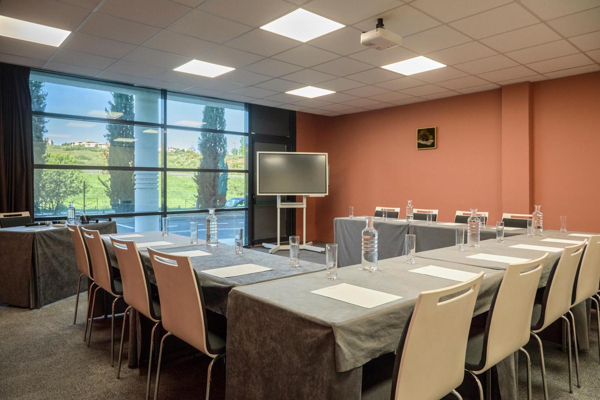 Mercure La Duranne Gare Tgv Hotel 4*