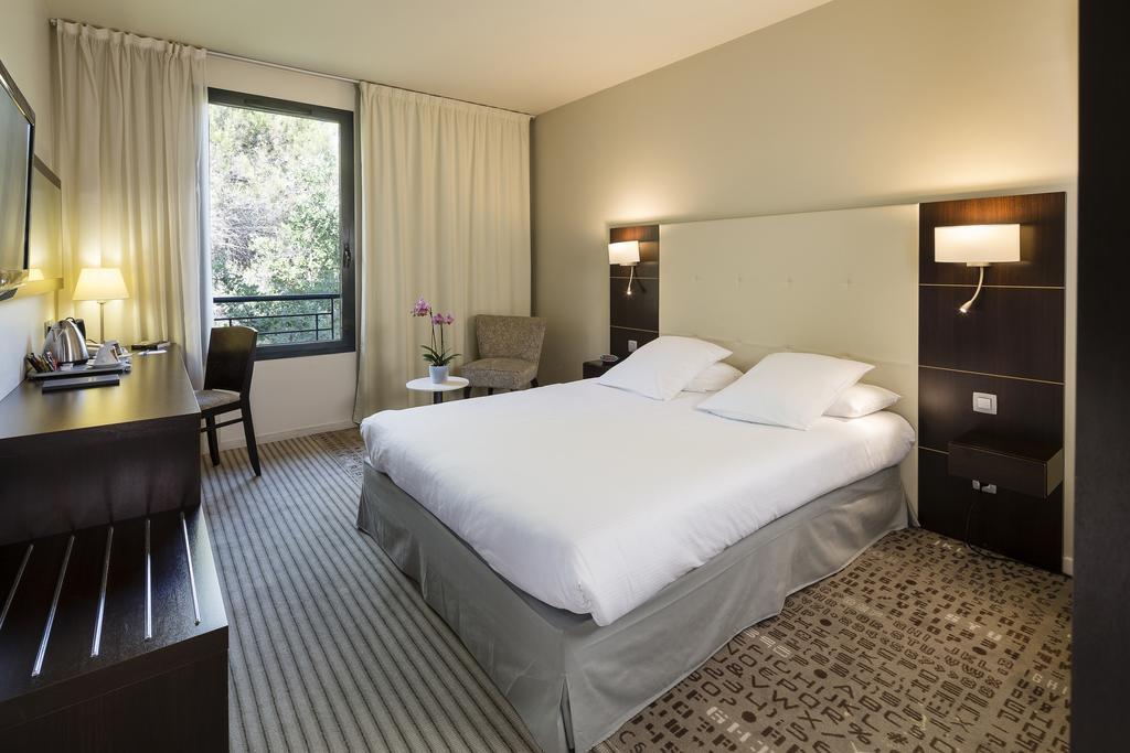 Mercure La Duranne Gare Tgv Hotel