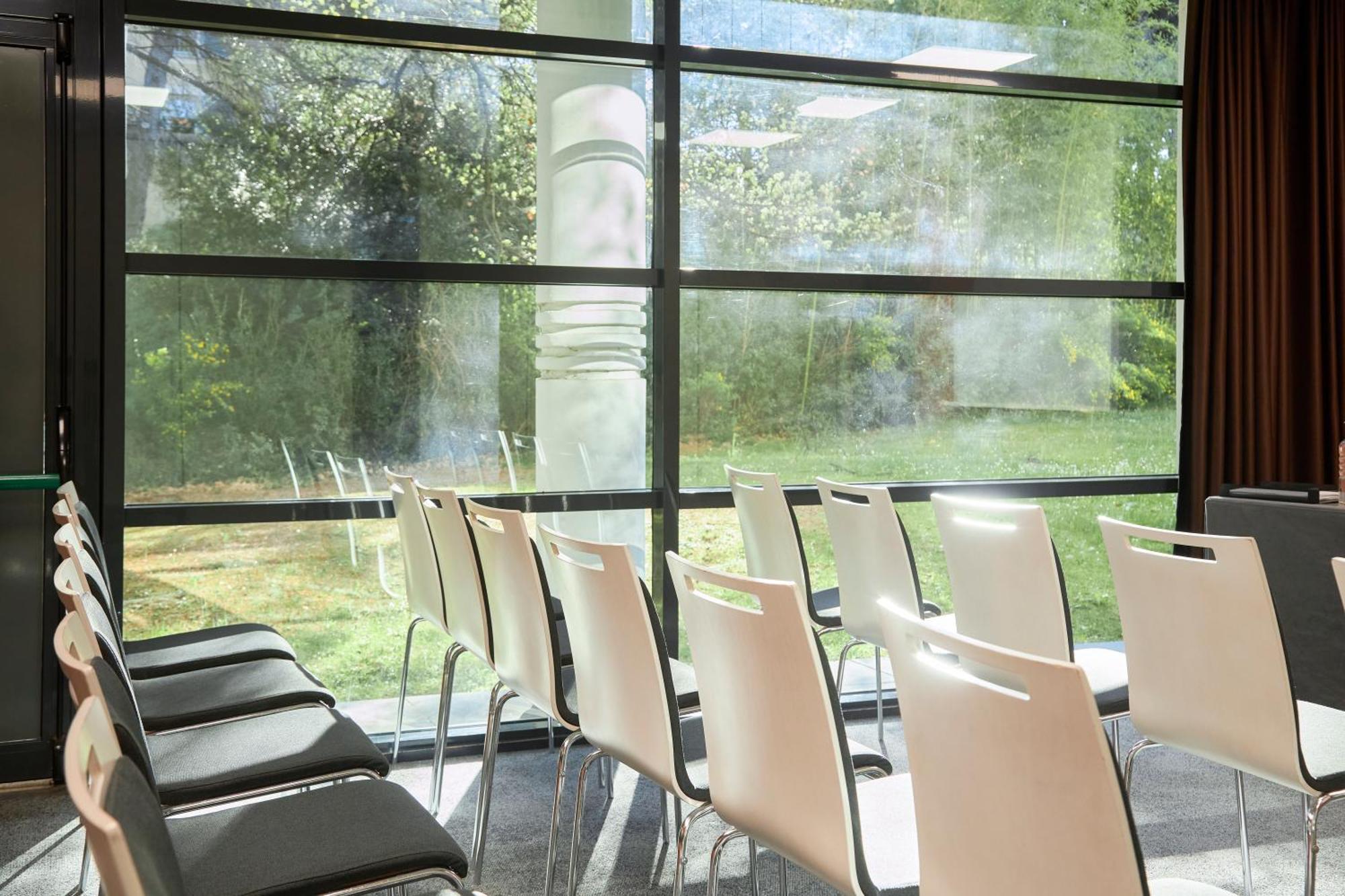 Mercure La Duranne Gare Tgv Hotel