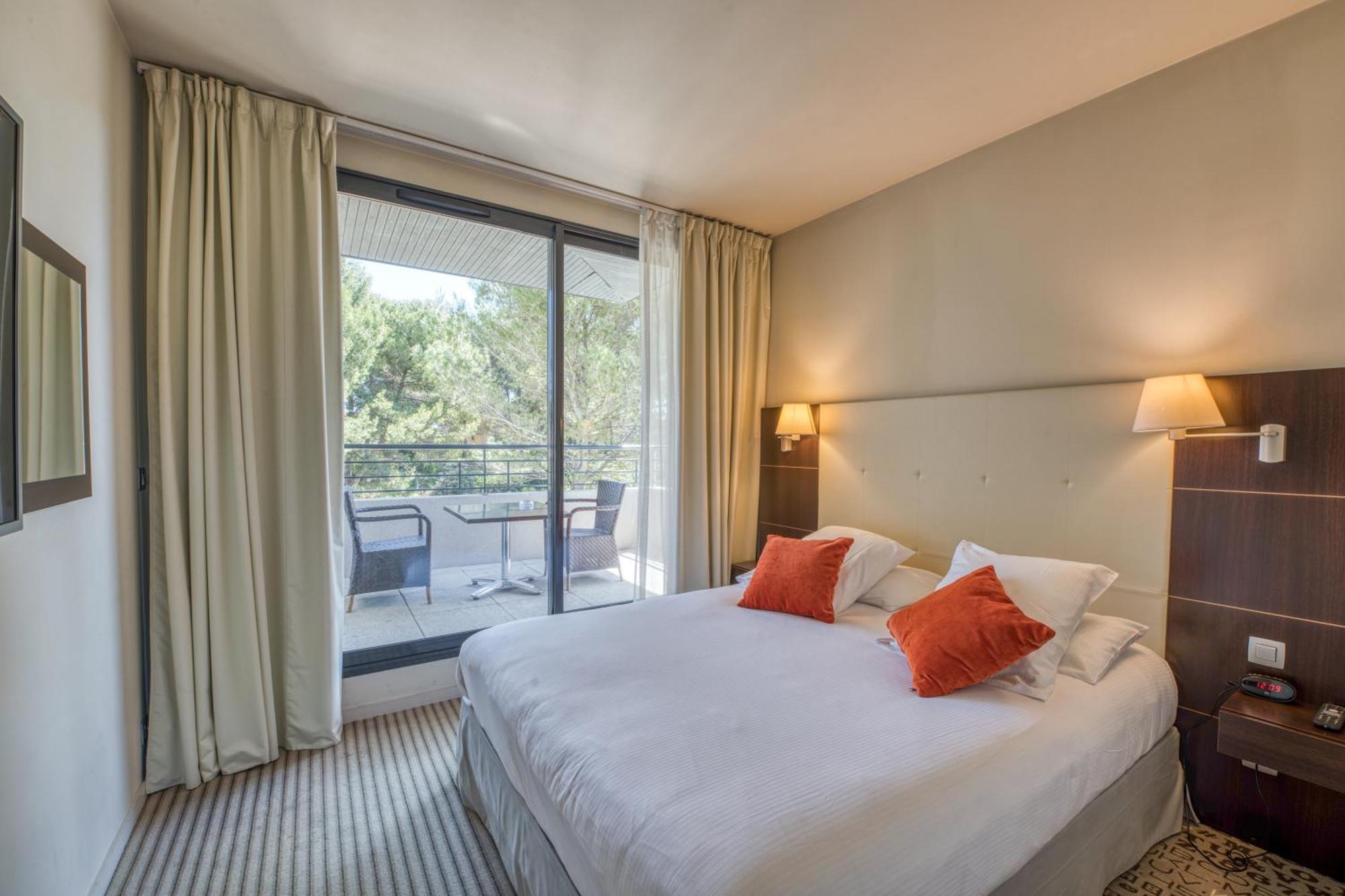 Hotel Mercure La Duranne Gare Tgv 4*